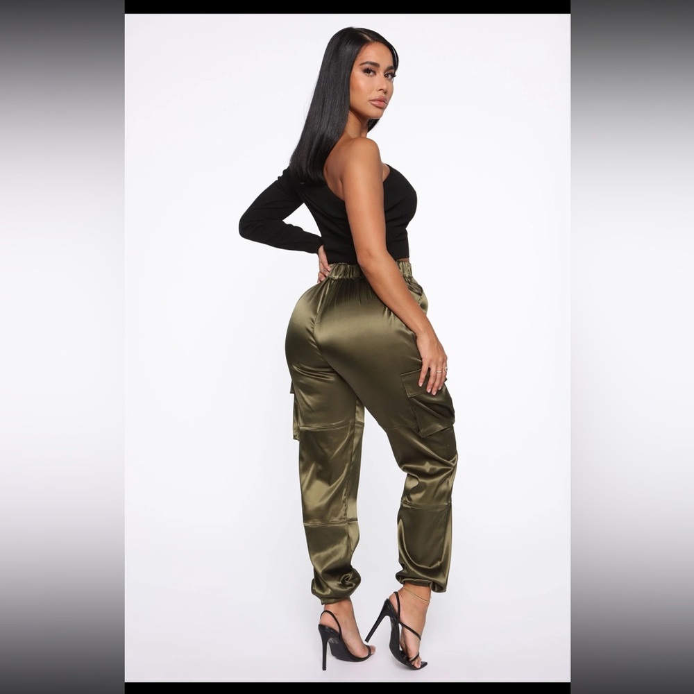 Fashion Nova Olive Satin Joggers Sixe XS